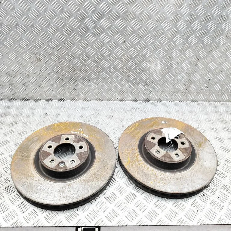 Front brake disc LR016176