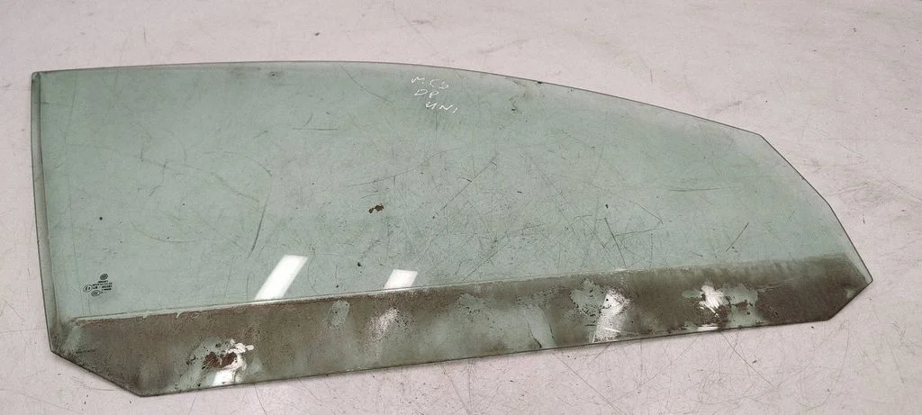 Front door window glass four-door 43R004583