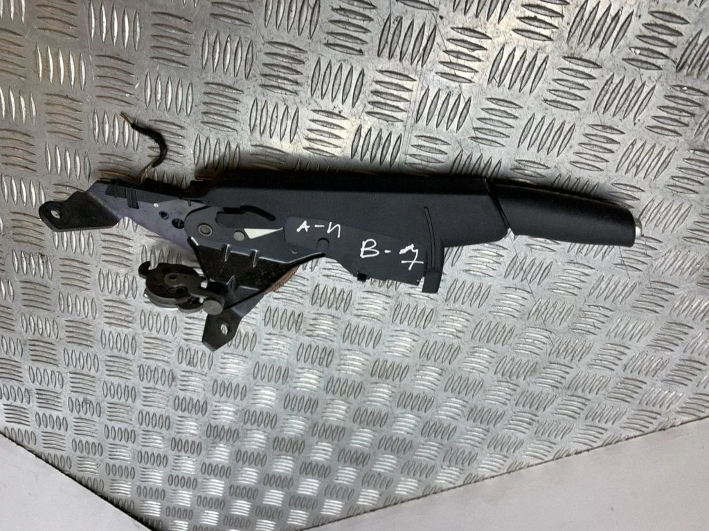 Handbrake/parking brake lever assembly