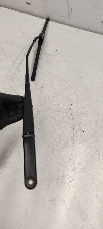 Front wiper blade arm 5G1955410