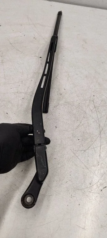 Front wiper blade arm 8E1955408C