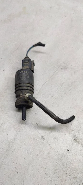 Windscreen/windshield washer pump 1k5955651