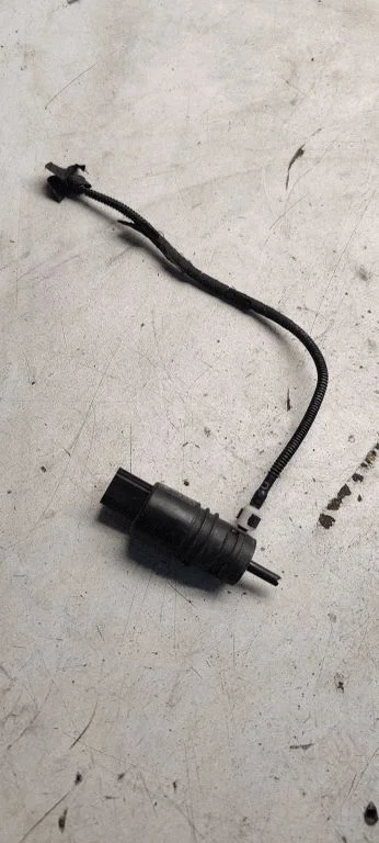 Windscreen/windshield washer pump 7302589