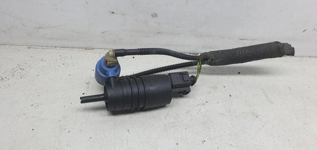 Windscreen/windshield washer pump – Volkswagen Polo V 6R (2009-2017)