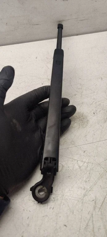 Rear wiper blade arm – Volkswagen Polo V 6R (2009-2017)