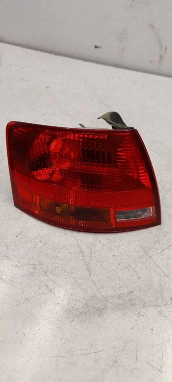 Rear/tail lights 8E9945095E