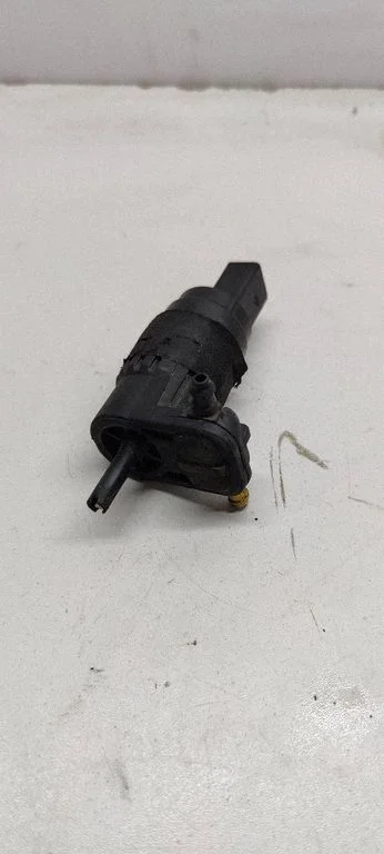 Windscreen/windshield washer pump 8k9955647
