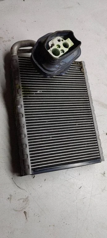 Gaisa kondicioniera radiators (salonā) – Audi A4 Allroad B8 (2008-2016)