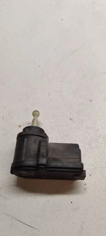 Esitulede kõrguse reguleerimise mootor 1j0941295b