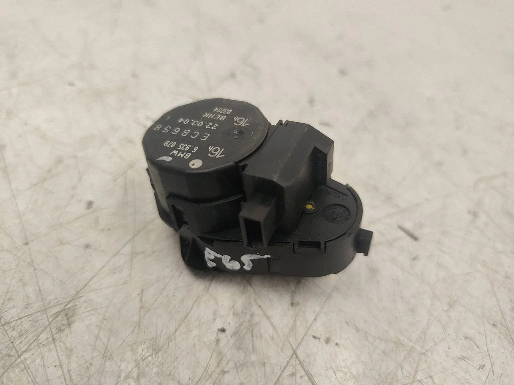 Air flap motor/actuator 6935079