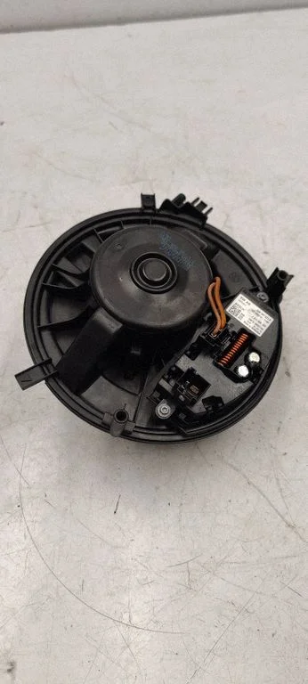 Heater blower motor/fan resistor 5Q0907521E