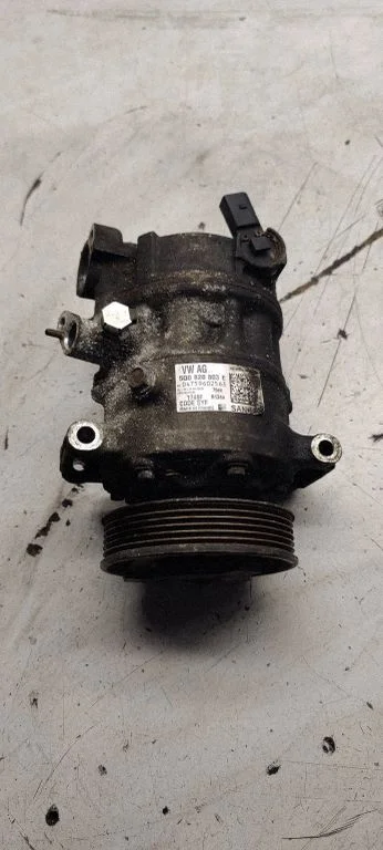 Air conditioning (A/C) compressor (pump) 5Q0820803E