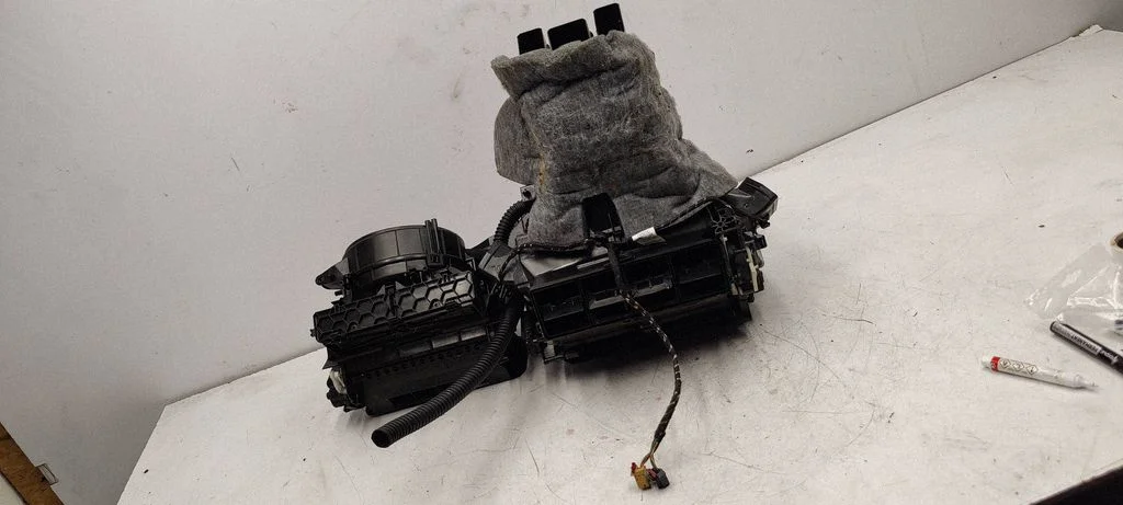Interior heater climate box assembly 5Q1820005AK