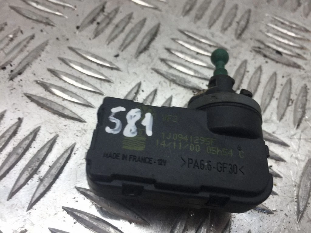 Lukturu augstuma regulēšanas motoriņš 1J0941295F