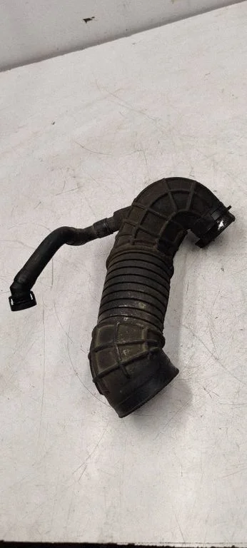 Turbo air intake inlet pipe/hose 8E0129615J