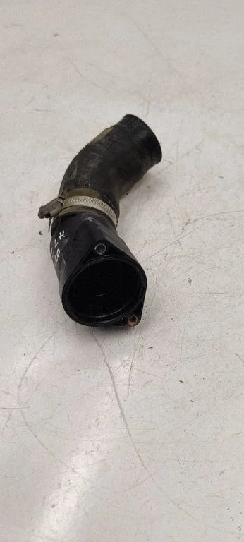 Turbo õhu sisselasketoru/ -voolik 04L131111T