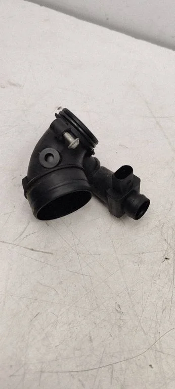 Turbo õhu sisselasketoru/ -voolik 5Q0129635