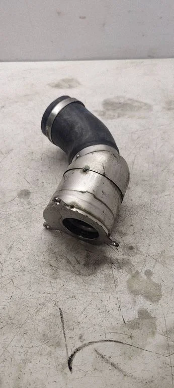 Turbo õhu sisselasketoru/ -voolik 04L131111L