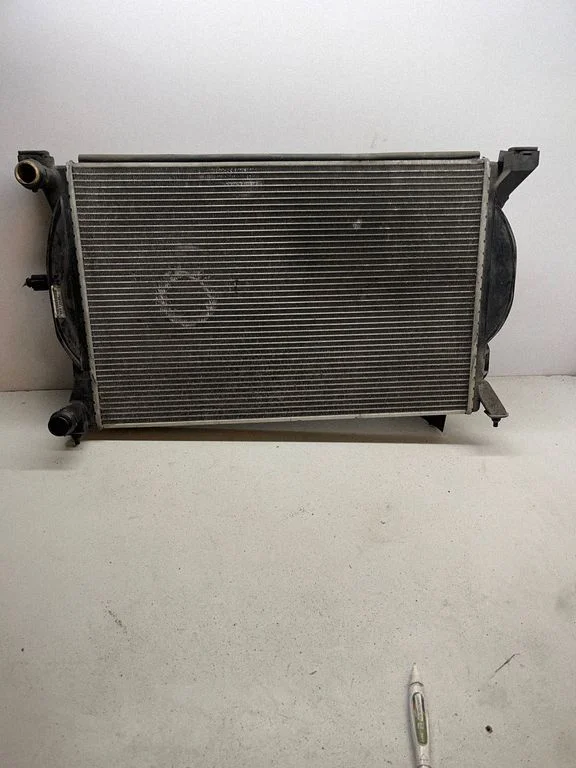 Jahutusvedeliku radiaator – Audi A4 S4 B6 8E 8H (2001-2005)