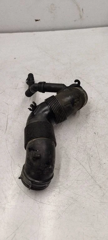 Air intake hose/pipe 3C0129654M