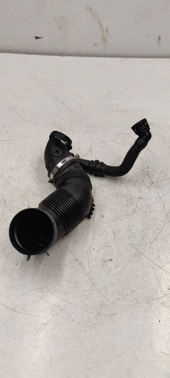 Air intake hose/pipe 5Q0129654G