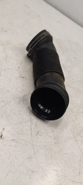 Air intake hose/pipe 1K0129684L
