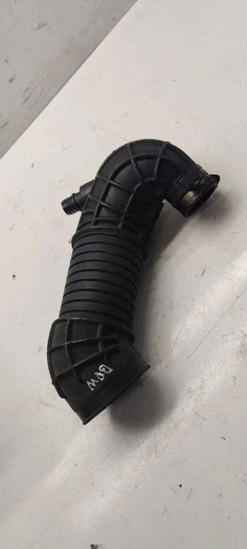 Turbo air intake inlet pipe/hose 8e0129615j