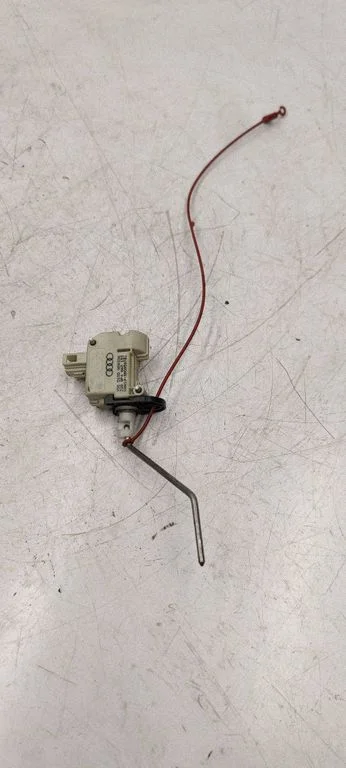 Fuel tank cap lock 8P4862153