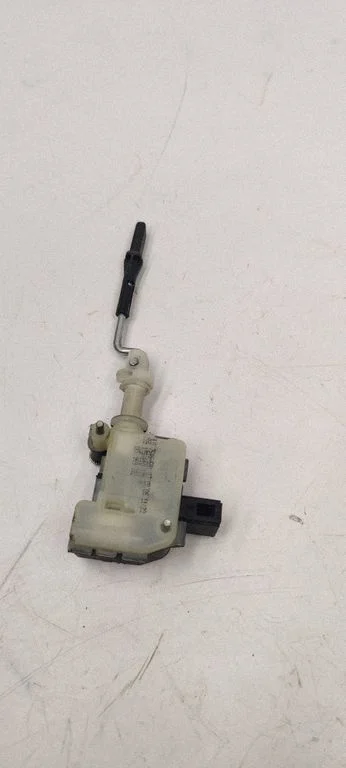 Fuel tank cap lock – Volkswagen Touran I (2003-2010)