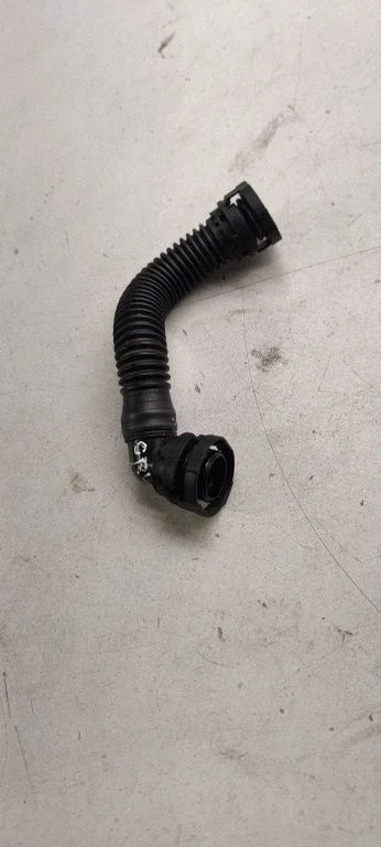 Turbo air intake inlet pipe/hose 04L103493