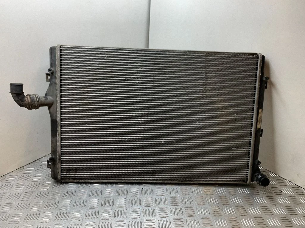 Jahutusvedeliku radiaator 3C0121253K