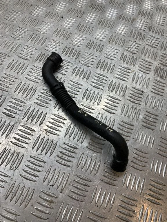 Breather hose/pipe – Volkswagen Passat B5.5 (2001-2005)