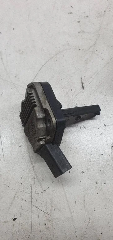 Oil level dip stick – Volkswagen Passat B6 (2005-2010)