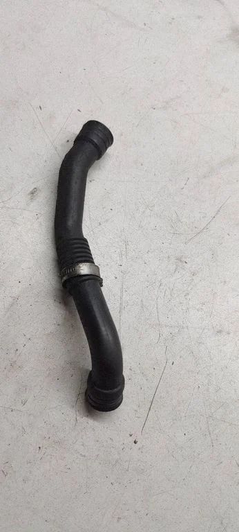 Breather hose/pipe – Volkswagen Passat B5.5 (2001-2005)