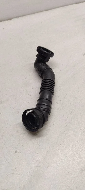 Breather hose/pipe – Volkswagen Passat B6 (2005-2010)
