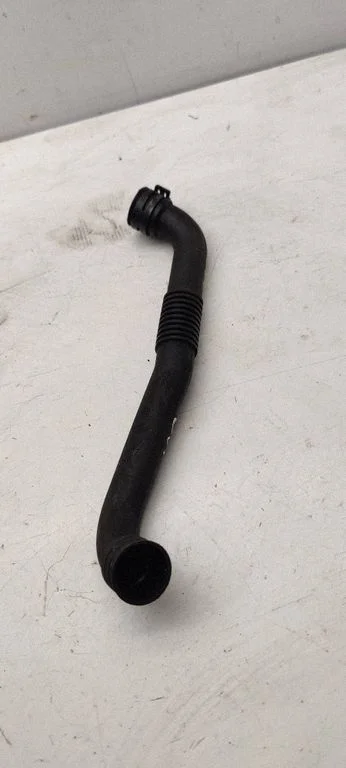 Breather hose/pipe – Volkswagen Passat B5.5 (2001-2005)