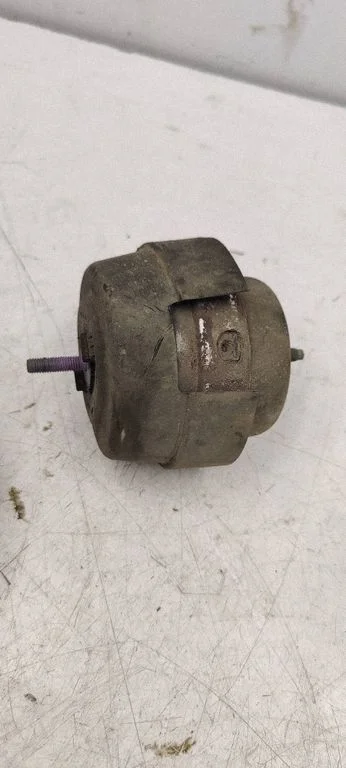 Engine mount bracket 8E0199382K