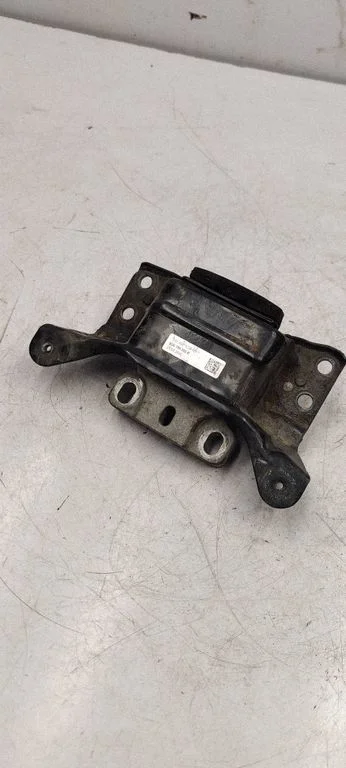 Engine mount bracket 5Q0199555R
