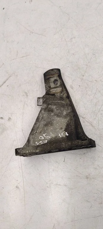 Engine mounting bracket 6758420