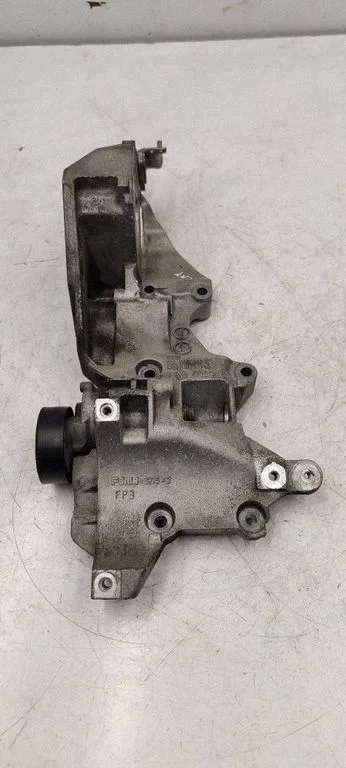 Wspornik alternatora – Audi A3 S3 8P (2003-2012)