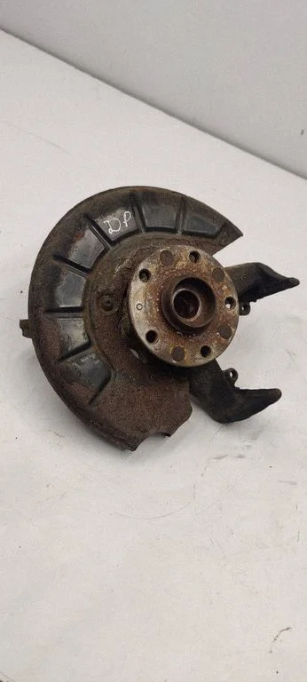 Front wheel hub – right