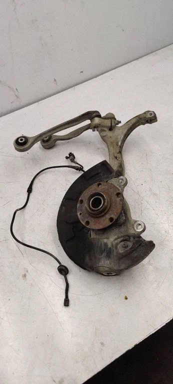 Front wheel hub spindle knuckle – left