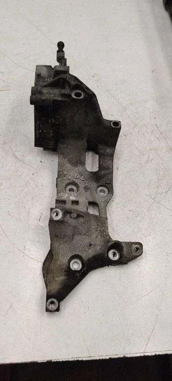 Generator/alternator bracket – Volkswagen e-Golf (2014-)
