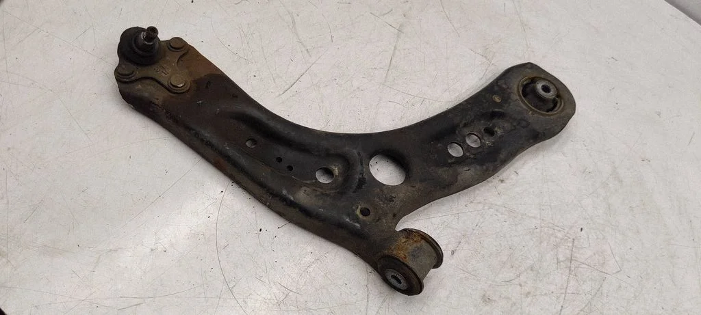 Front lower control arm/wishbone 5Q0407152L