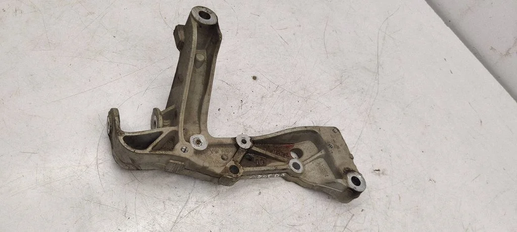 Front lower control arm/wishbone 1K0199296E