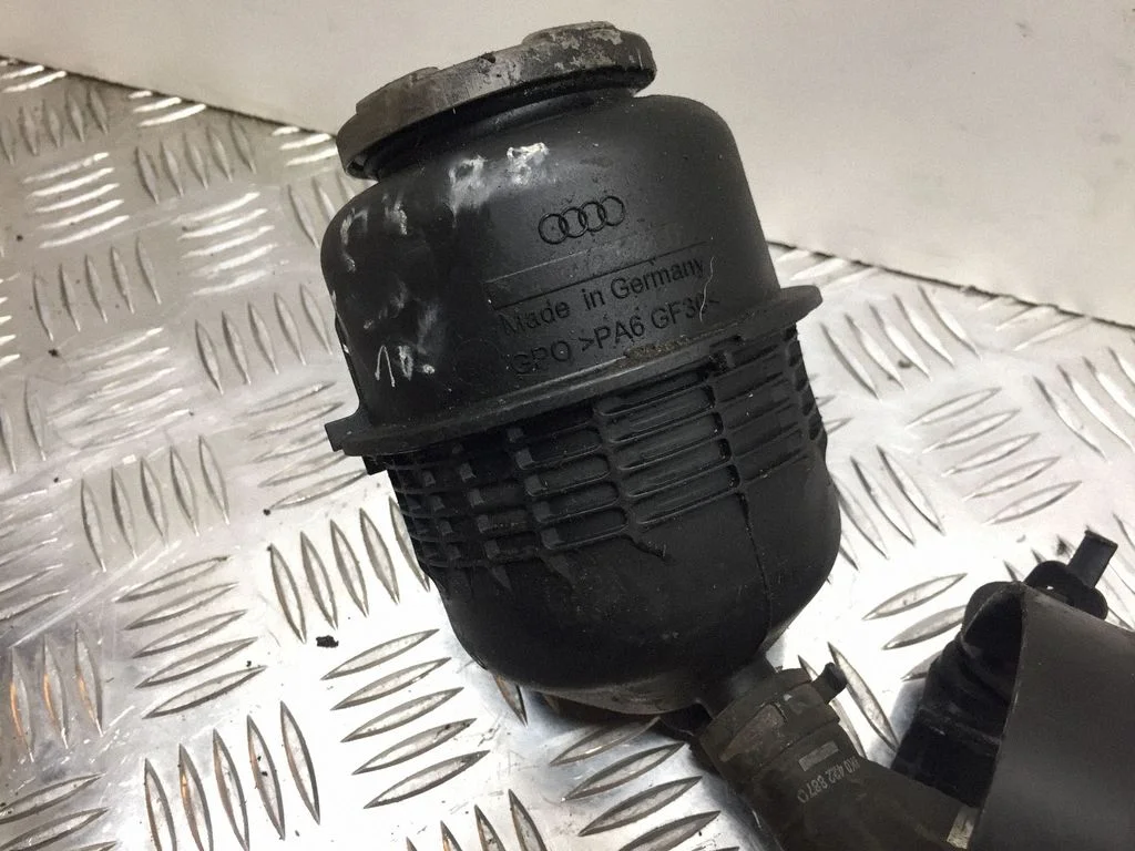 Power steering fluid tank/reservoir 8K0422152