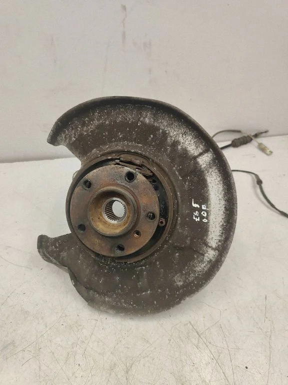 Rear wheel hub – rear right
