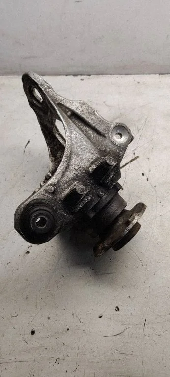 Rear wheel hub 6770984