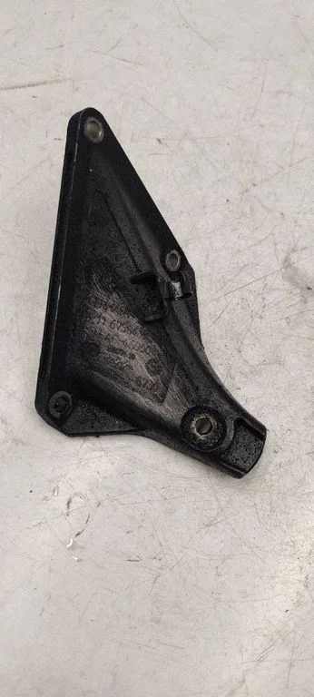 Engine mounting bracket 6758419