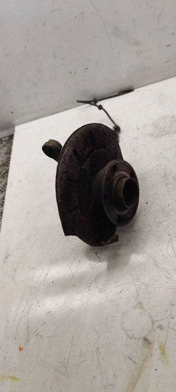 Front wheel hub spindle knuckle – rear right